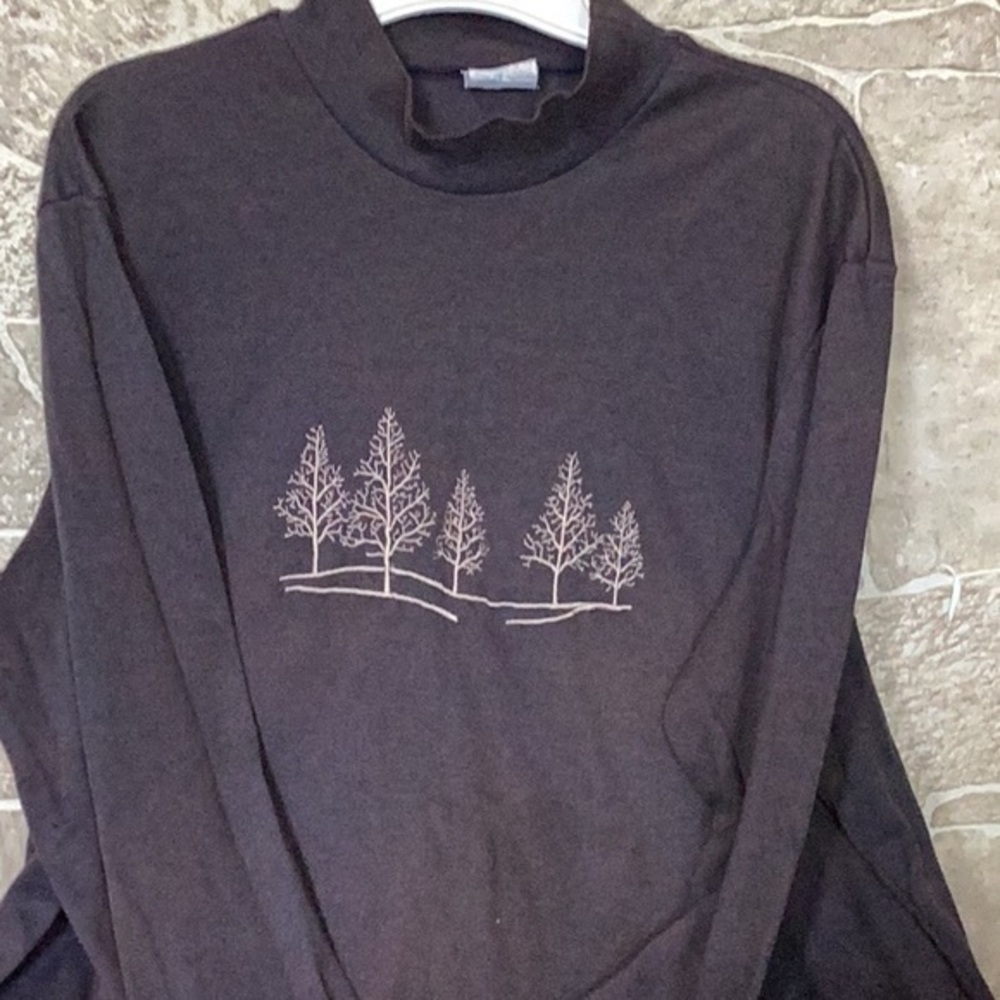 Links long sleeve shirt.    B16